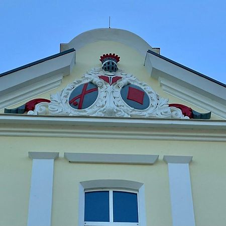 Schloss Schmuggerow Exterior foto