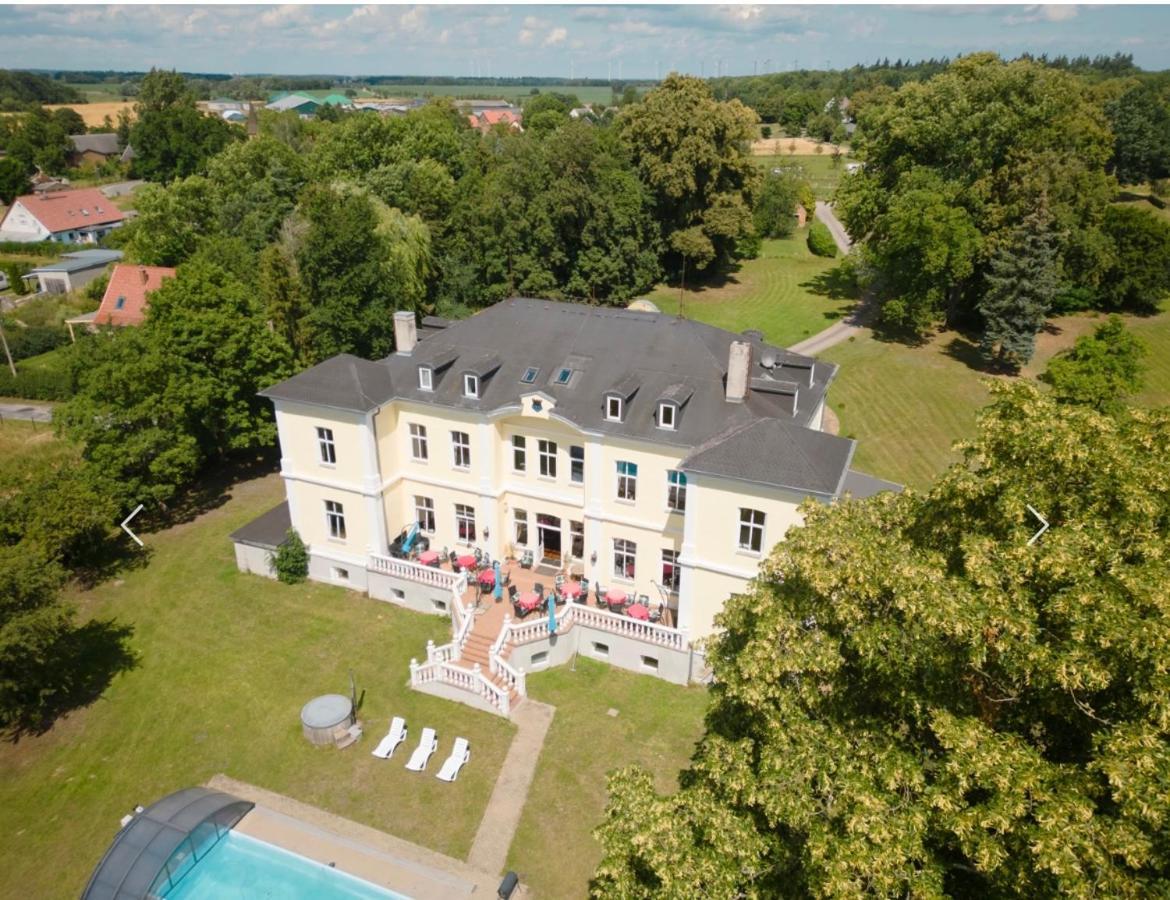 Schloss Schmuggerow Exterior foto